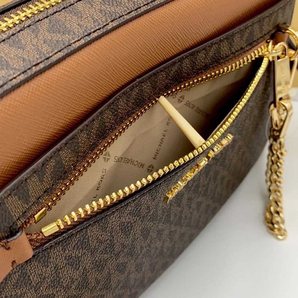 MICHAEL KORS LG EW ZP CHAIN XBODY BROWN SIGNATURE